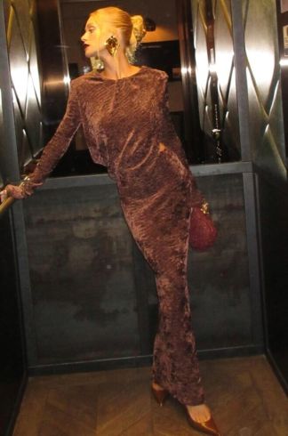 Vestido Longo em Veludo Casulo Vespa Marrom
